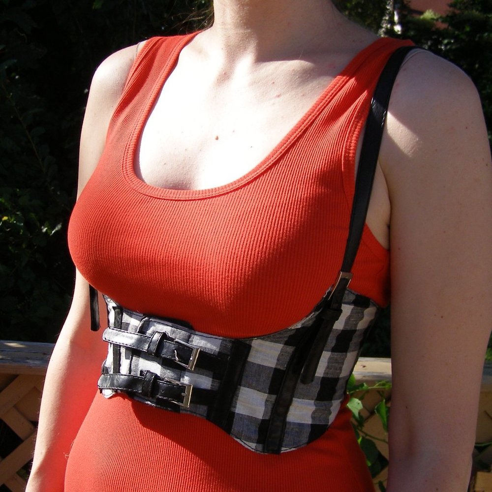 NWOT size SM Checkered Underbust Harness